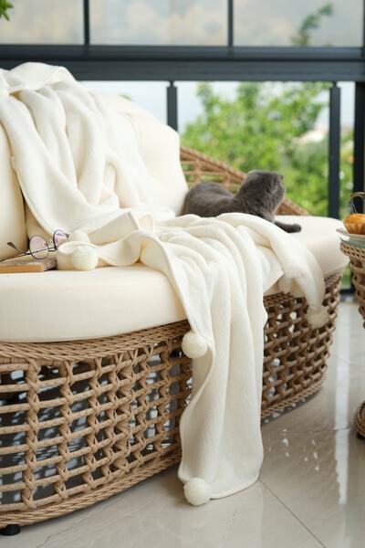 cakka Wellsoft Plush Pompom Single Tv Blanket |   Ecru