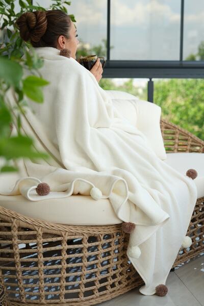 cakka Wellsoft Plush Pompom Single Tv Blanket |   Ecru