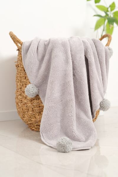 cakka Wellsoft Peluş Ponponlu Tek Kişilik Tv Battaniyesi | Gri