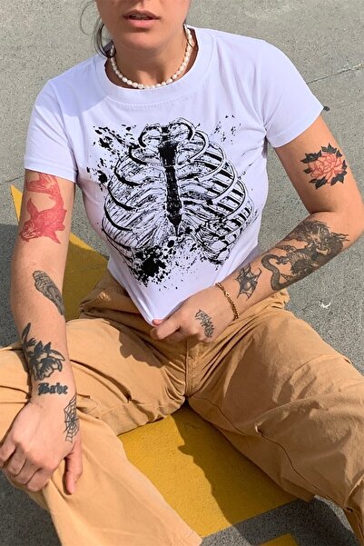 Jose Clothing Γυναικεία λευκή εμπριμέ κοντομάνικη μπλούζα που εφαρμόζει στο σώμα