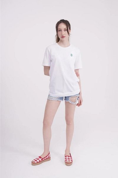 The Socks Company Λευκό μπλουζάκι 23SCTS235U με κέντημα με λαιμόκοψη