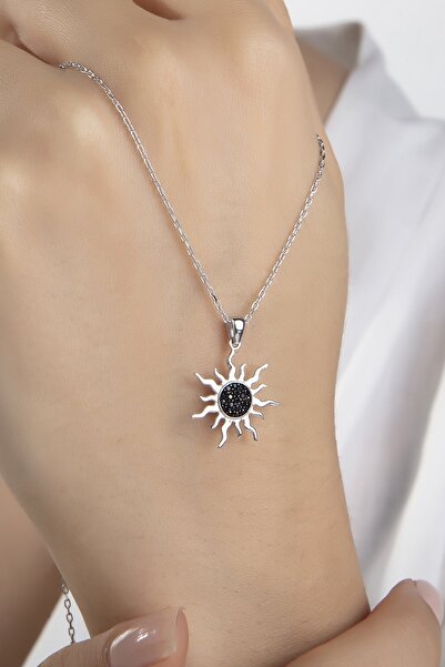 Gümüş Vadisi Kadın 925 Ayar Gümüş Zirkon Taşlı Güneş Model Kolye