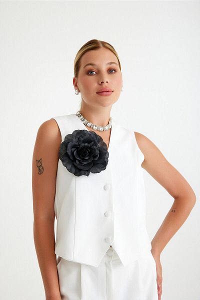 Bohai Design Special Design Rose Detailed Vest