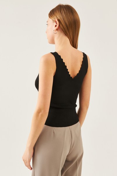 schlank Women's Black Sleeveless Thick Strap Ladder Collar Summer Athlete Knitwear Blouse