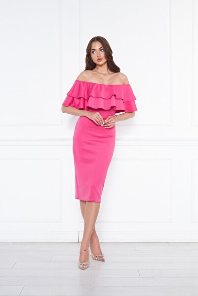 NO48 فستان سهرة فوشيا برقبة قارب وكشكشة من القماش المرن بدون أكتاف متوسط الطول