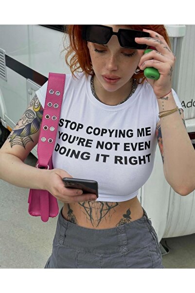 Jose Clothing Γυναικεία λευκή εμπριμέ κοντομάνικη μπλούζα που εφαρμόζει στο σώμα