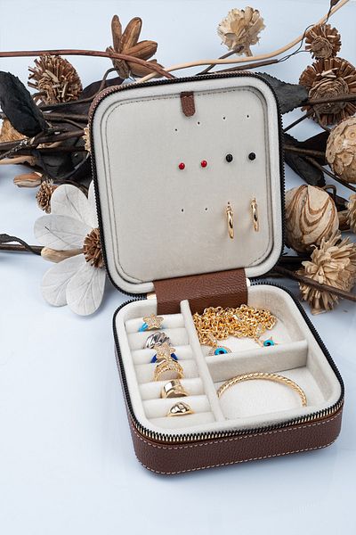 Gold Box Medium Jewelry, Travel and Jewelry Box Tan (WOOD CASE AND LEATHER) (15X15 CM)