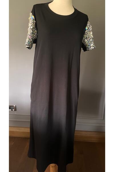 Kübra Tekin İşlemeli Siyah Penye Elbise