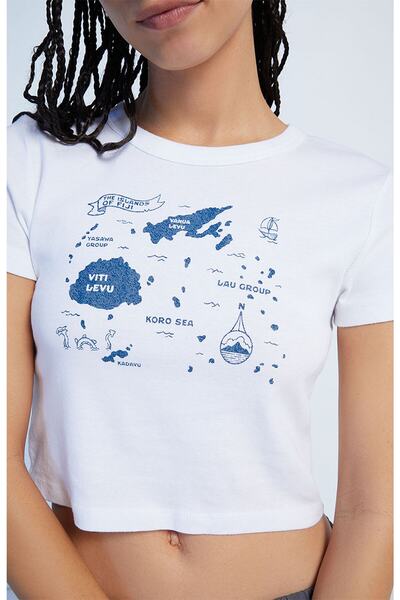 Jose Clothing Γυναικεία Crop μπλούζα με κοντομάνικο εμπριμέ σε λευκό χρώμα