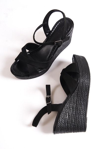 Modabuymus Σανδάλια με τακούνι Luipa Black Suede Cross Strap Wedge