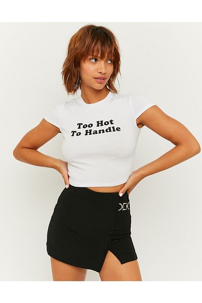 Jose Clothing Λευκό εμπριμέ γυναικείο Crop Top - Κοντομάνικη μπλούζα που εφαρμόζει στο σώμα