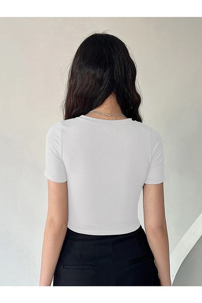 Jose Clothing Λευκό εμπριμέ γυναικείο Crop Top - Κοντομάνικη μπλούζα που εφαρμόζει στο σώμα