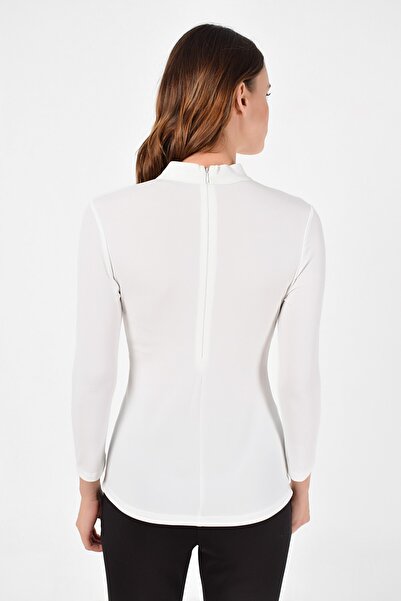 Laranor Γυναικεία μπλούζα με γιακά εκρού Twist Detail 19L6742