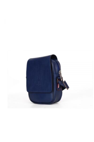 U.S. Polo Assn. حقيبة كروس للرجال من US Polo Assn باللون الأزرق الداكن Plevr8430