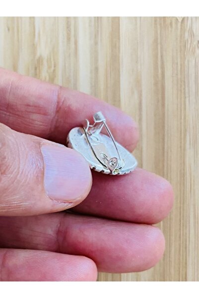 Öztürk Oválná bílá brož s kamínky. Jednotný.