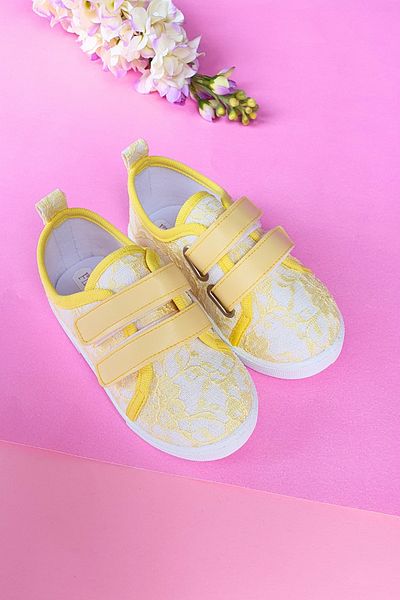 Girls hotsell yellow pumps