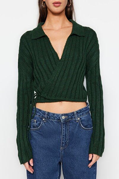 Trendyol Collection Smaragdově zelená Soft Textured Polo límec pletený svetr TWOAW22KZ0841