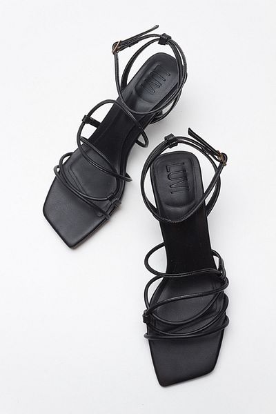 LuviShoes Černé dámské sandály na podpatku STAY