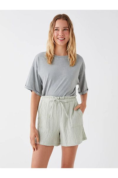 LC Waikiki Γυναικείο σορτς μονόχρωμο Muslin με άνετη εφαρμογή με ελαστική μέση
