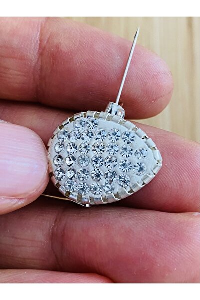 Öztürk Oválná bílá brož s kamínky. Jednotný.