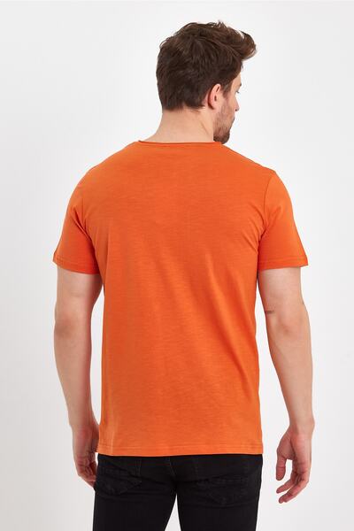 UOMOPARK 2000 Ultra Fashion - Μπλουζάκι με φλόγες, τσέπες και λεπτομέρεια στο κεφάλι