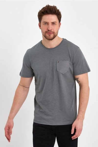 UOMOPARK Μπλουζάκι 2000 Ultra Fashion Flame με τσέπες και λεπτομέρεια κρανίου τσέπης