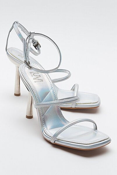 LuviShoes حذاء بكعب نسائي فضي من PLEP