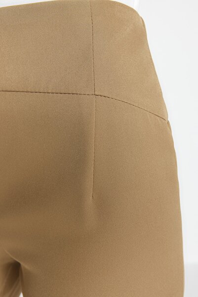 Trendyol Collection Hnědé cigaretové úzké kalhoty s prošíváním v pase TWOSS20PL0388