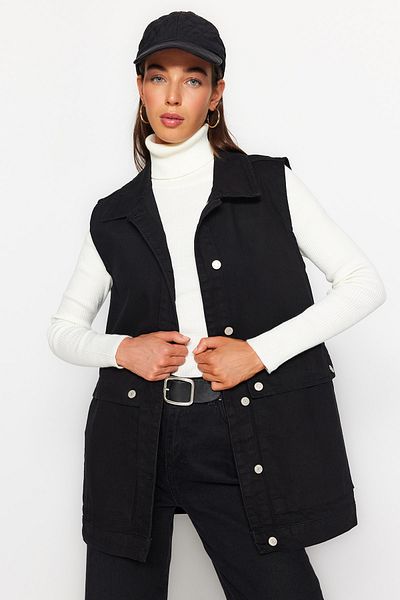 Trendyol Collection Schwarze Jeansweste aus 100 % Baumwolle mit Hemdkragen und Taschendetail TCTAW22CK0006