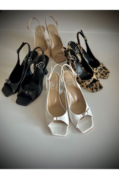 modadanall Beige Scalloped Low-Cut Shoes with Adjustable Heels