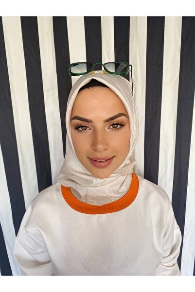 Nilbutik وشاح حرير هندي مونوغرام