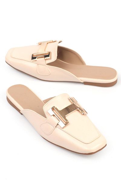 Capone Outfitters Γυναικείες παντόφλες Capone Blunt Toe Ecru Beige με μεταλλικά αξεσουάρ