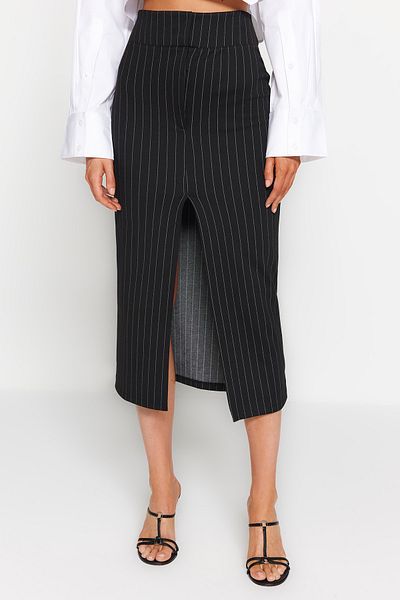 Trendyol Collection Černý pruhovaný rozparek s vysokým pasem, maxi pletená sukně TWOSS23ET00376