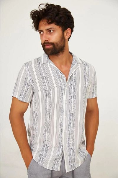 Cazador 2005 Men's Navy Blue Short Sleeve V-Neck Shirt