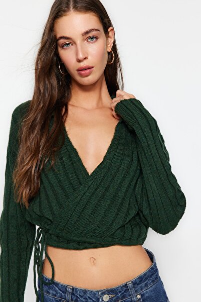 Trendyol Collection Smaragdově zelená Soft Textured Polo límec pletený svetr TWOAW22KZ0841