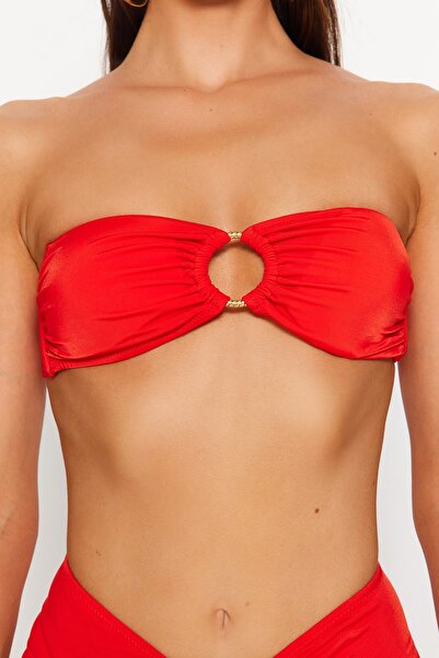 Trendyol Collection Rotes trägerloses Bikinioberteil mit Accessoires TBESS22BU00001