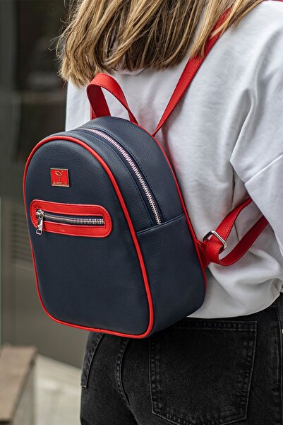 Garbalia Oslo dámský tmavě modrý červený batoh s dvojitým detailem vnitřní kapsy a vnějšími oky na zip.