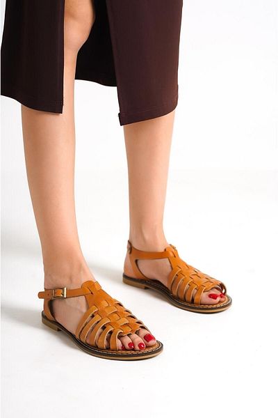 Capone Outfitters Capone Damen-Ledersandalen mit rundem Zehenbereich und Gladiator-Riemen