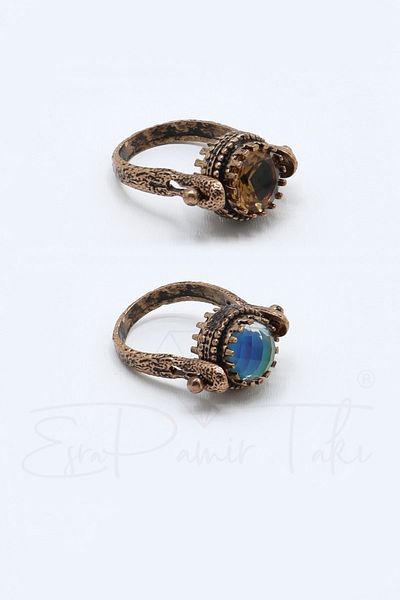 Esra Pamir Reversible Feeling Stone and Zultanite Stone Ring Appearing in Various Colors