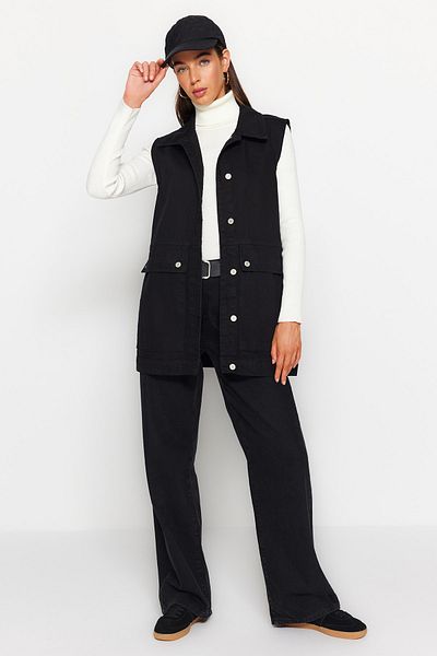 Trendyol Collection Schwarze Jeansweste aus 100 % Baumwolle mit Hemdkragen und Taschendetail TCTAW22CK0006