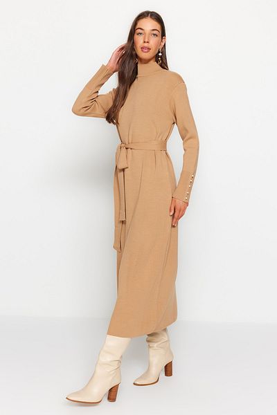 Trendyol Modest Beige Belted Pearl részletes hosszú kötöttáru ruha TCTAW24EB00016