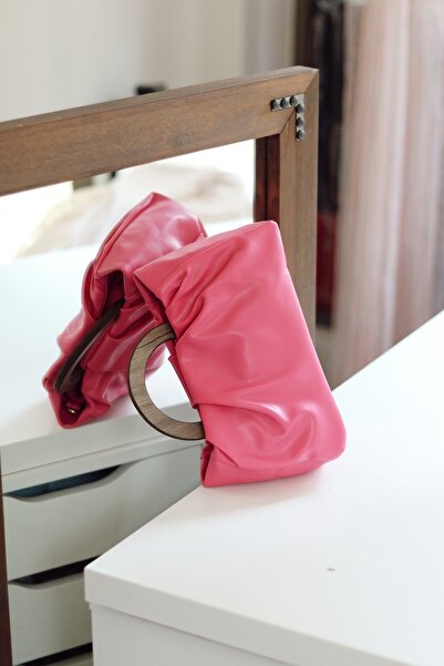 Moom Bag Women's Fuchsia Wooden Handle Soft Strap Shoulder Bag