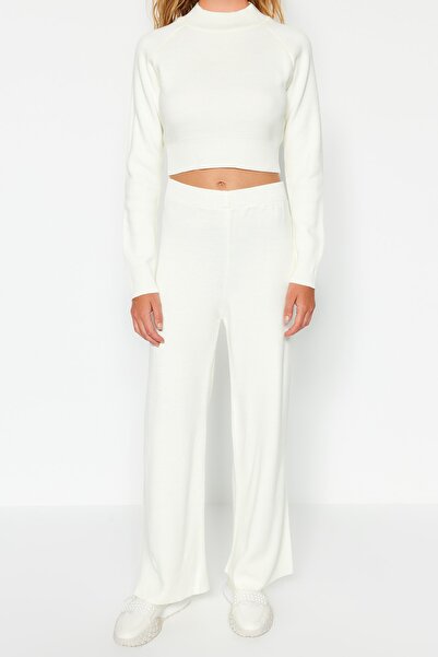 Trendyol Collection Ecru Crop Basic kötöttáru felső és alsó készlet TWOAW24AU00024