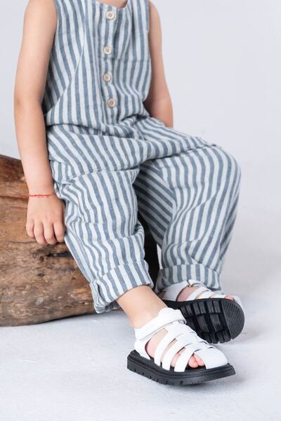 Beybium صندل أبيض للأطفال من الجلد الطبيعي من ديبي