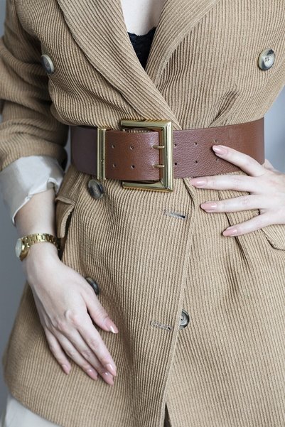 TRENDY ACCESSORY Curea maro cu cataramă aurie pentru femei
