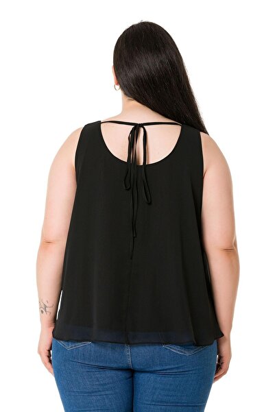 DISENTIS MODEST Μαύρη μπλούζα από σιφόν με λεπτομέρεια στην πλάτη