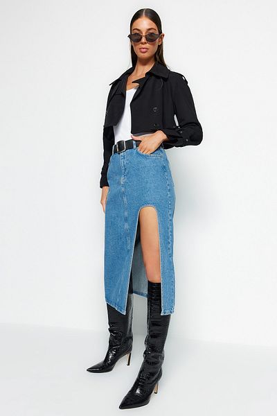 Trendyol Collection Blauer geschlitzter Midi-Jeansrock TWOAW24ET00086