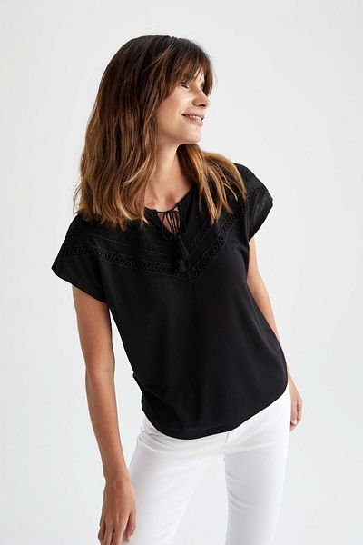 DeFacto Tricou tradițional cu mânecă scurtă cu decolteu
