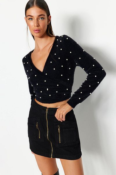 Trendyol Collection Super Crop Schwarzer Strickpullover – Perlendetail, Feder/Bartgarn TWOAW24KZ00228