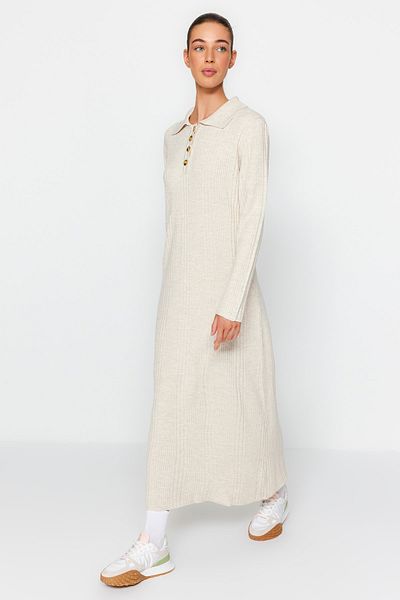 Trendyol Modest Μπεζ φόρεμα με λαιμόκοψη πόλο με άνετη εφαρμογή με ριμπ πλεκτό φόρεμα TCTAW24EB00025